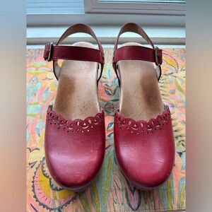 5 for $25 ⭐️ DANSKO Marta Clog